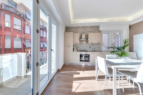 Ariston - Ciclabile Appartamento in CENTRO al mare con balcone Condominio in Sanremo