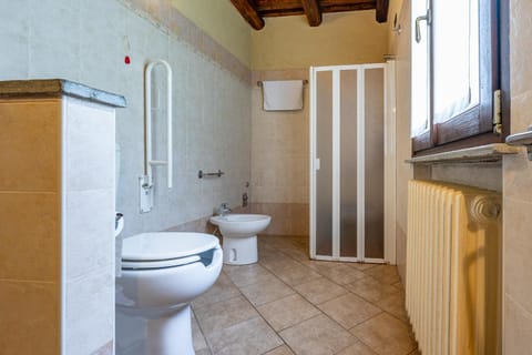 Bathroom, Facility for disabled guests