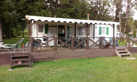 LA COMBE Campingplatz /
Wohnmobil-Resort in Morillon