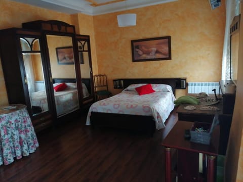 Hospedaje Menendez Pelayo Bed and Breakfast in Santander