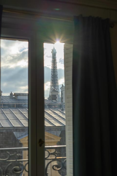 Eiffel Tower view Residence Chambre d’hôte in Paris