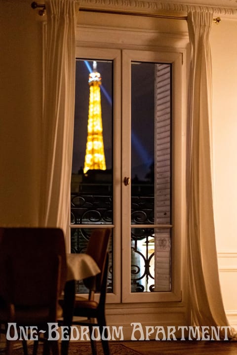 Eiffel Tower view Residence Bed and Breakfast in Paris