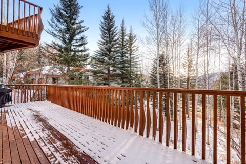 Cascade Village Area 5 bed 4 bath, Walk to lift! House in Vail