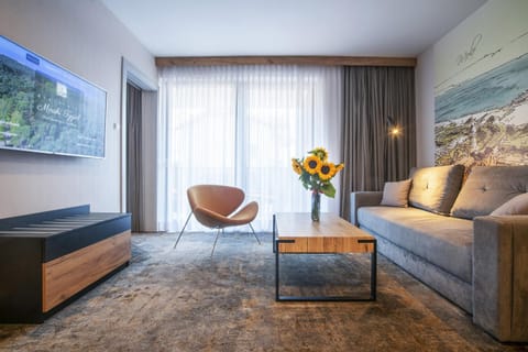 TV and multimedia, Living room, Photo of the whole room, Seating area