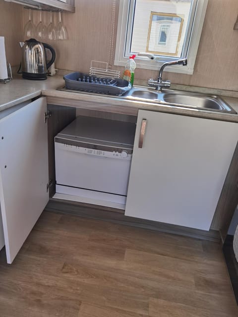 3 bedroom caravan with hot tub Tattershall lakes Camping /
Complejo de autocaravanas in Tattershall