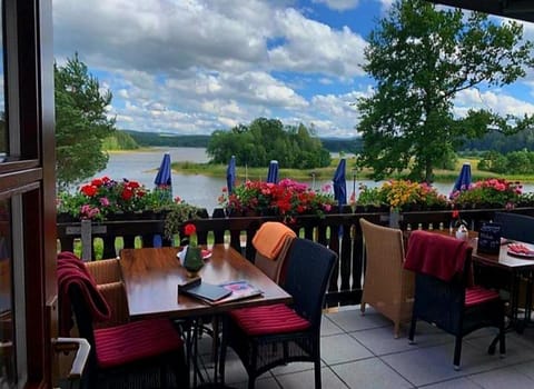 Dining area, Lake view, Dinner