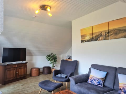 "Haus Elisa" - geräumige Ferienwohnung mit 2 Schlafzimmern im Ostseebad Grömitz Apartment in Grömitz
