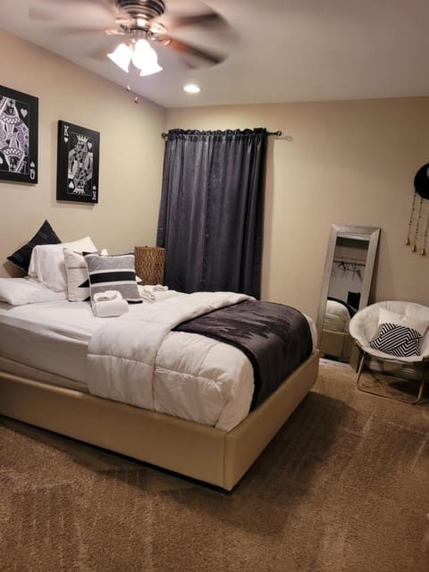 Beautiful 3 bed/2 Bath Cozy Get Away Home Haus in Las Vegas