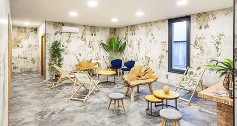 Living room, Spa and wellness centre/facilities, air conditioner