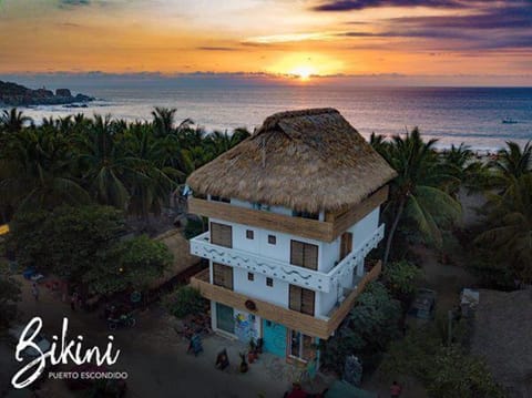 Bikini Beach House Übernachtung mit Frühstück in Brisas de Zicatela