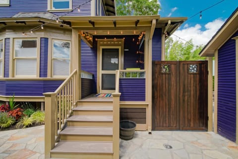 Secluded Patio Suite Right By All The Action Appartamento in Portland