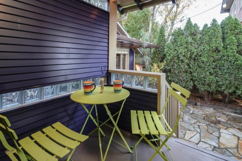 Secluded Patio Suite Right By All The Action Apartment in Portland