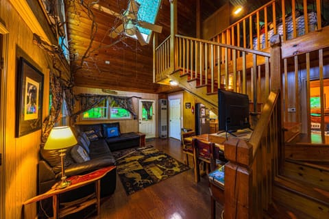 Bear Creek Lodge & Cabins- Pet Friendly Casa in Helen