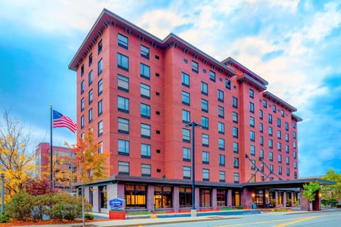 Hampton Inn & Suites Pittsburgh Downtown Hotel in Pittsburgh