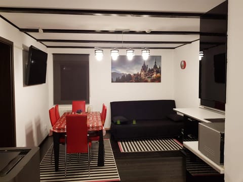 Bed, Coffee/tea facilities, Kitchen or kitchenette, Living room, Dining area, Garden view, Inner courtyard view