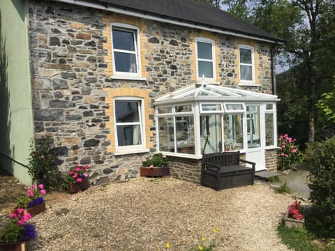 Maes y Gwaelod Bed and Breakfast in Treflys