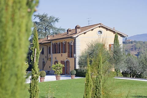 Property building, Facade/entrance, Garden