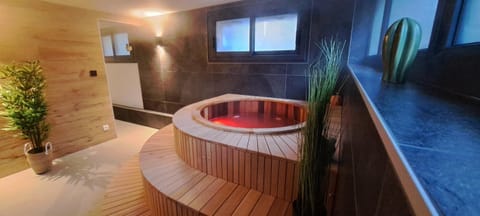 Hot Tub, Spa and wellness centre/facilities