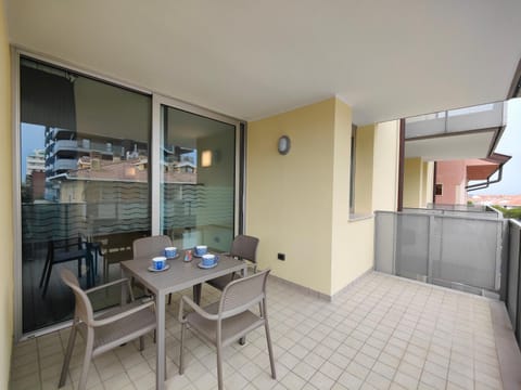 View (from property/room), Balcony/Terrace, Living room, Dining area