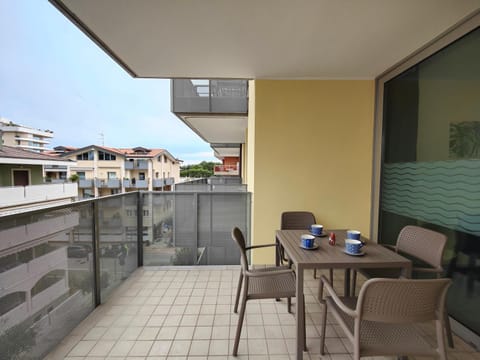 Balcony/Terrace, City view, Sea view, Quiet street view
