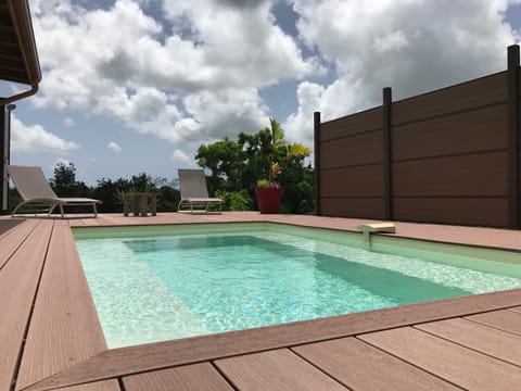 Villa neuve de standing en bois avec piscine Villa in Sainte-Anne