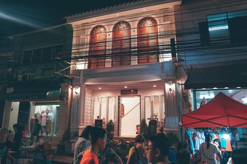 Property building, Facade/entrance, Night