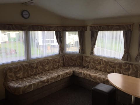 10 Berth 4 Bedroom Butlins Caravan Campground/ 
RV Resort in Ingoldmells
