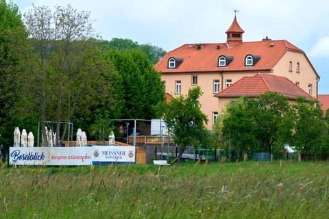 Boselblick Gästezimmer & Biergarten Bed and Breakfast in Meissen