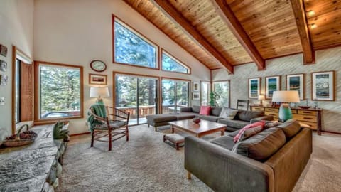 Your Roomy Northstar Retreat Awairs Home House in Sierra Nevada