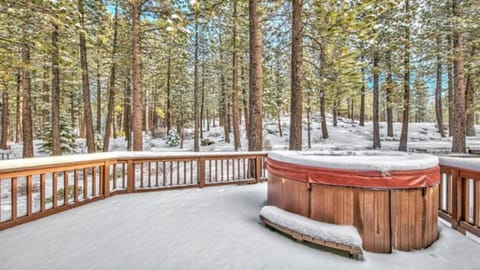 Your Roomy Northstar Retreat Awairs Home House in Sierra Nevada