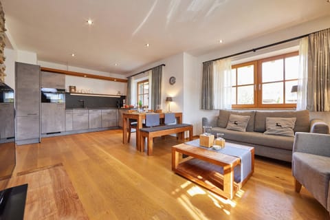 Dining area, kitchen