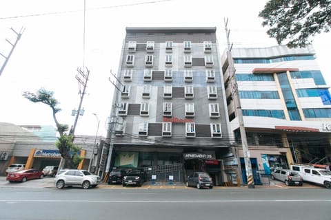 RedDoorz Plus @ Kamuning Quezon City Hotel in Quezon City
