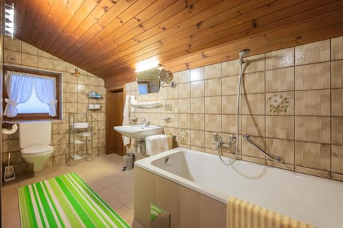 Bathroom, Photo of the whole room