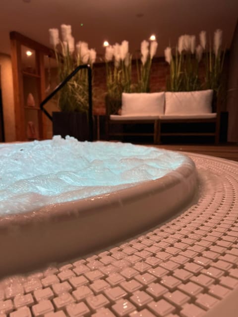 Hot Tub, Sauna, Spa and wellness centre/facilities