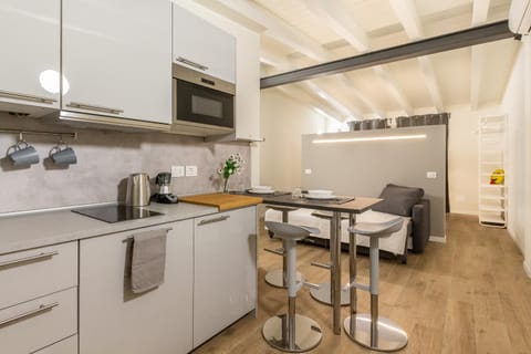 Alessia's Building- Affori FN Apartment in Milan