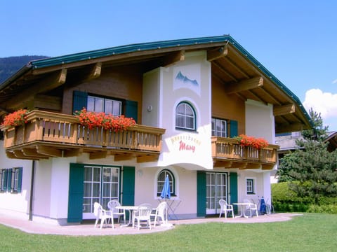 Property building, Facade/entrance, Balcony/Terrace