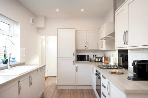 Morley Cottage - Modern 3 bedroom, 2 bathroom house with garden in Southsea, Portsmouth Apartment in Portsmouth