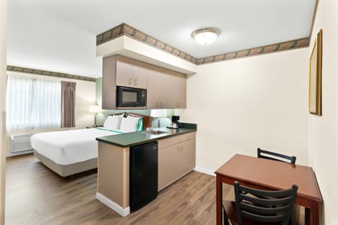 GuestHouse Inn & Suites Kelso/Longview Pousada in Longview
