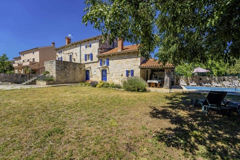 Kutić in Štokovci (Haus für 10-15 Personen) Casa in Istria County