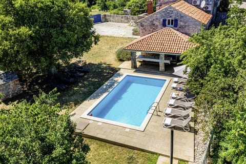 Kutić in Štokovci (Haus für 10-15 Personen) Haus in Istria County