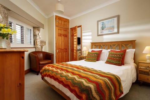 Bed, Photo of the whole room, wardrobe