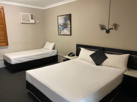 Cosmopolitan Motel & Serviced Apartments Motel in Rockhampton