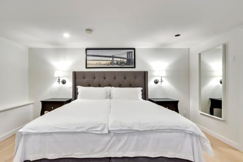 Classic King Size Guest Suite Apartamento in Burnaby