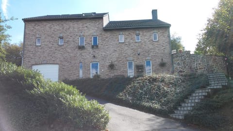 Facade/entrance, View (from property/room)