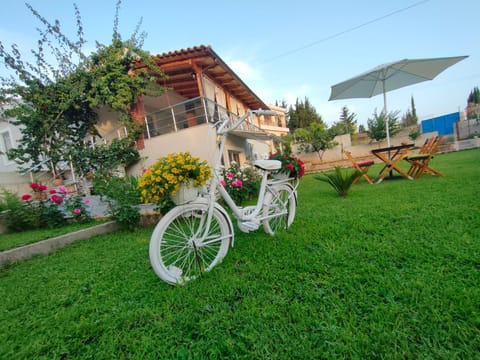 DreamAdes House Bed and Breakfast in Dhërmi