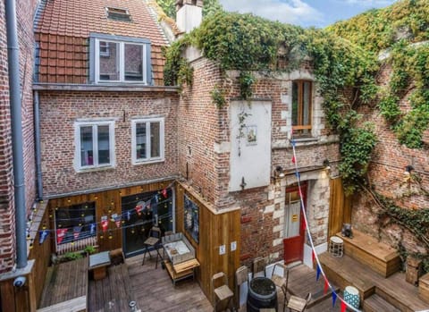 Balcony/Terrace, Entertainment