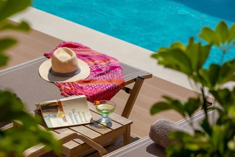 Swimming pool, sunbed