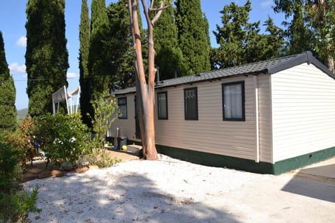 Camping Parcvalrose Mobile Home No 79 Campingplatz /
Wohnmobil-Resort in La Londe-les-Maures