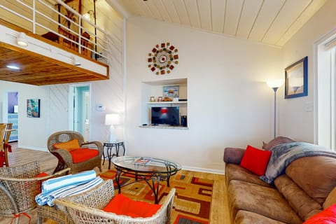 Hit the Beach House in Hitchcock