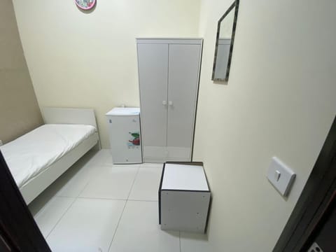 Small Budget Rooms for 'girls' only in Dubai, Marina Vacation rental in Dubai